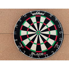 Winmau Blade 6 + 3 Blackout Pfeile + Surround